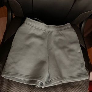 NWOT Aritzia TNA cozy fleece shorts